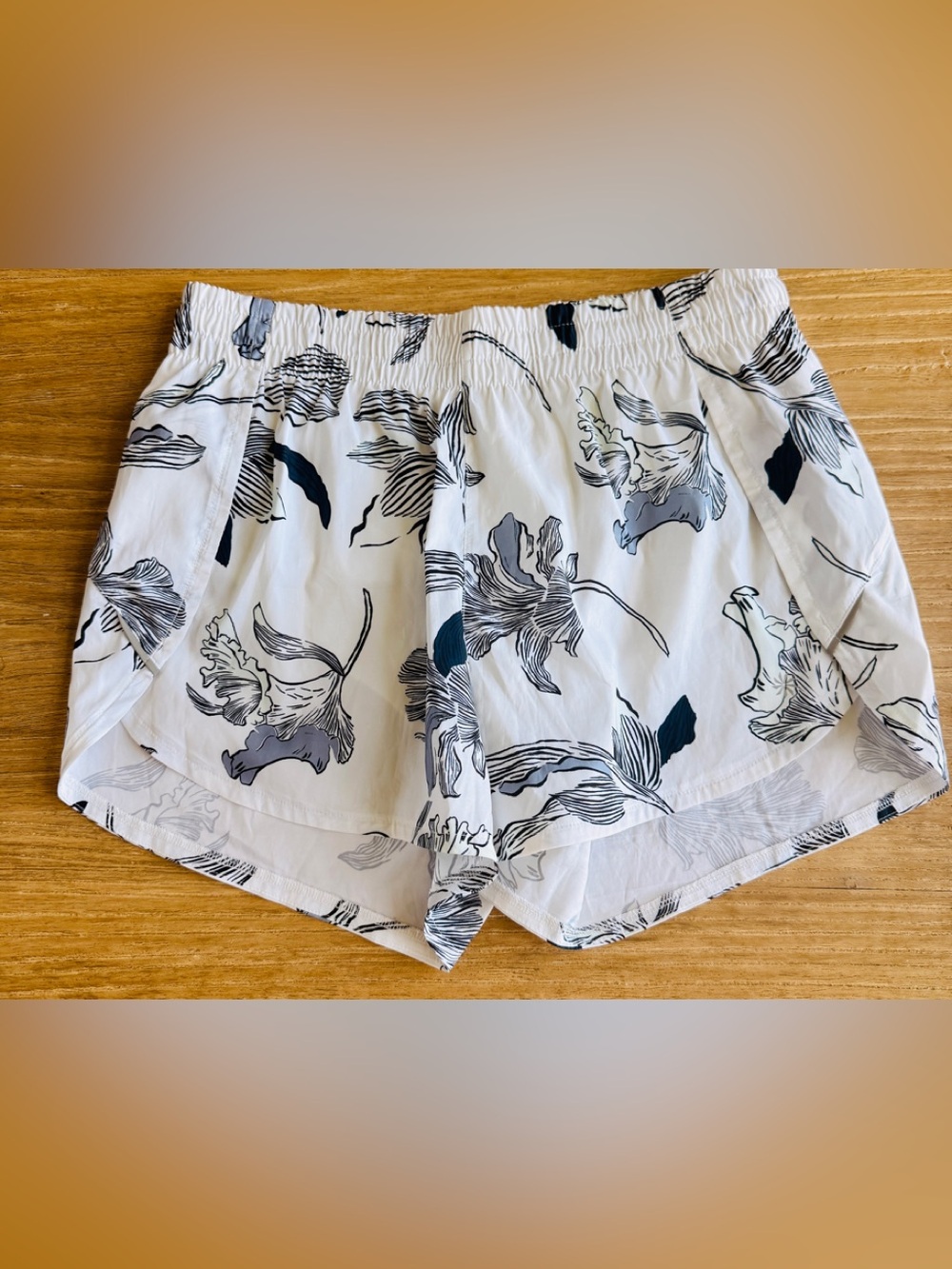 Athleta Print Racer Run Shorts - Medium